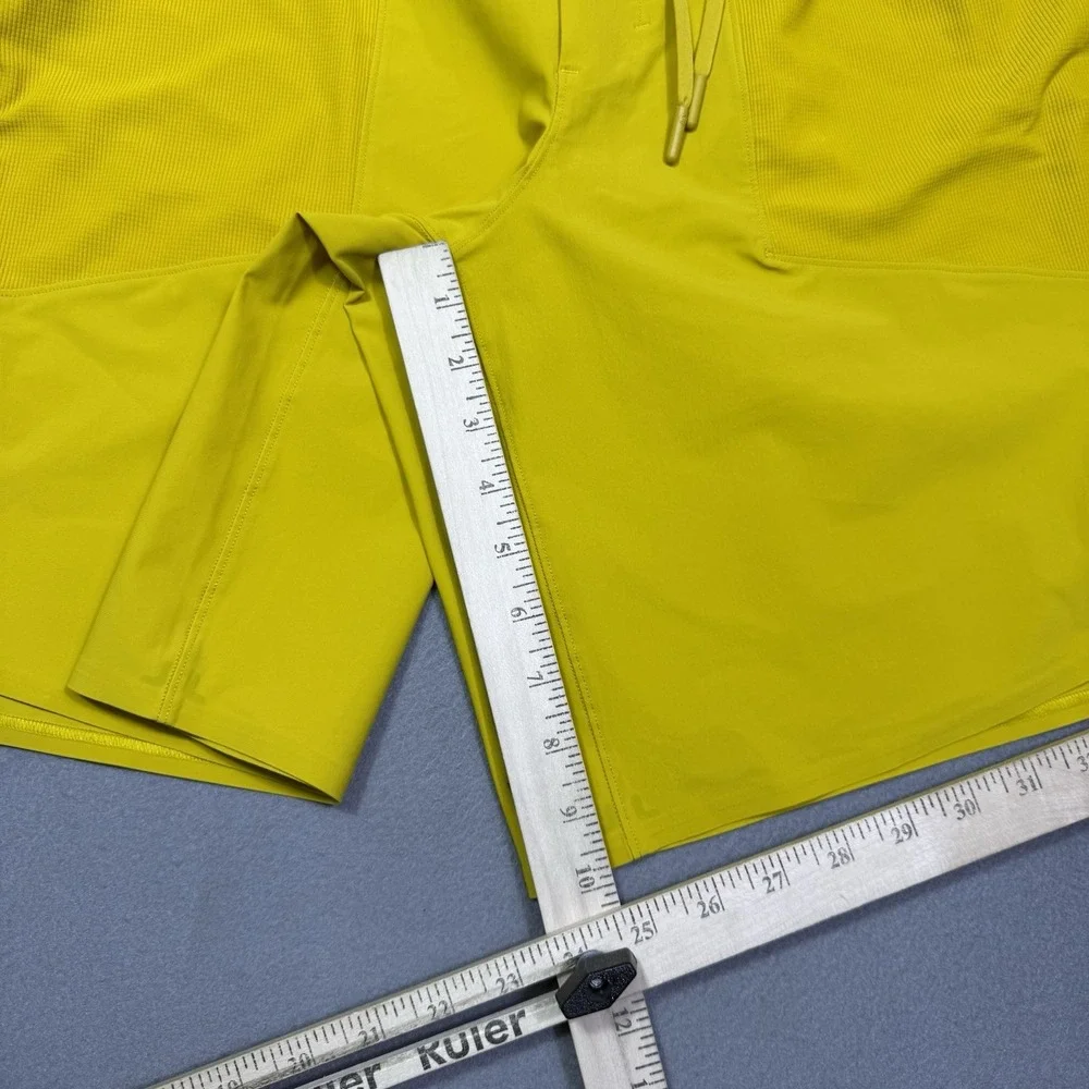 Lululemon Shorts Mens M THE Short L-9819 Yellow Athleisure Normcore Performance